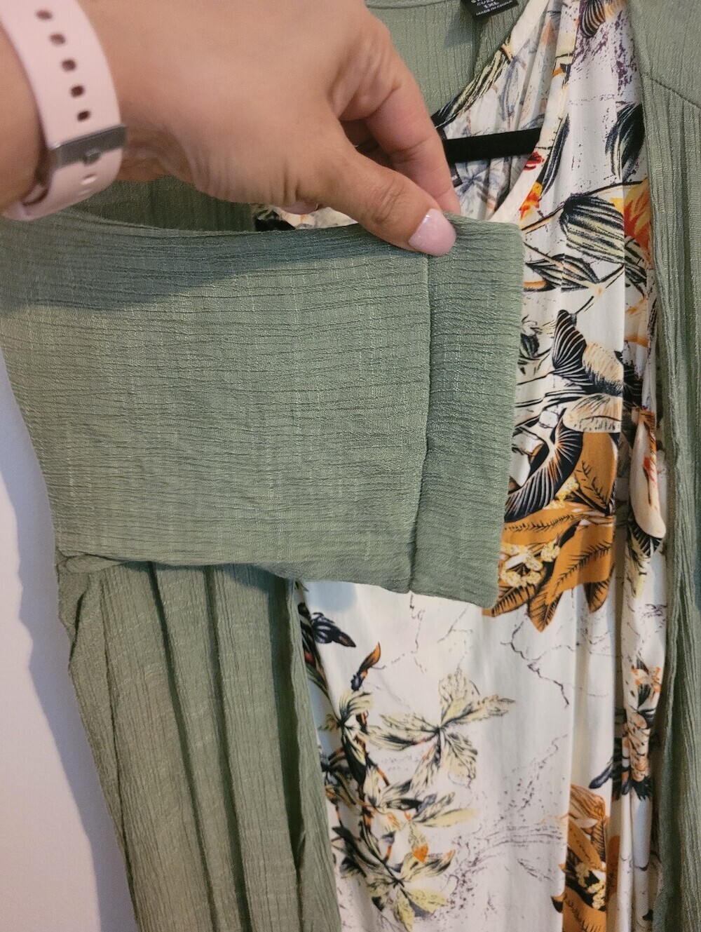 SHEIN Green & Cream Floral Print Women’s Top - Picture 3 of 6